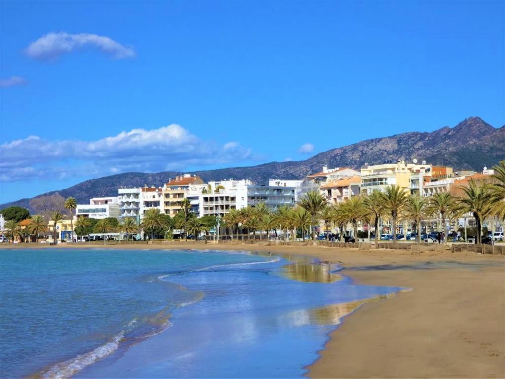 Apartamento Con Piscina Y Parking En Apartment Roses